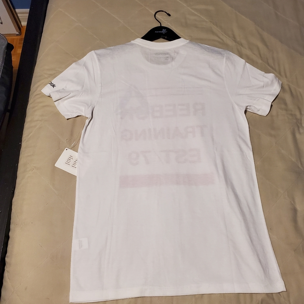 BNWT Reebok training T - Picture 2 of 2